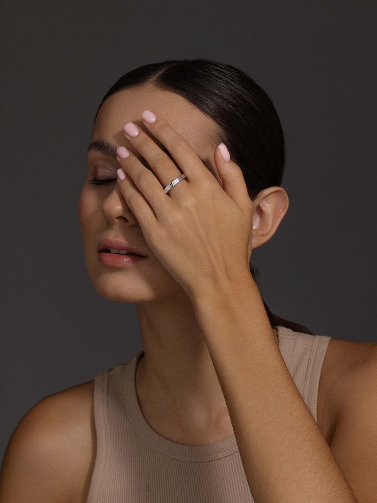 Кольцо из родированого серебра 925 пробы 01-4124/000Б-00 и бриллиантом