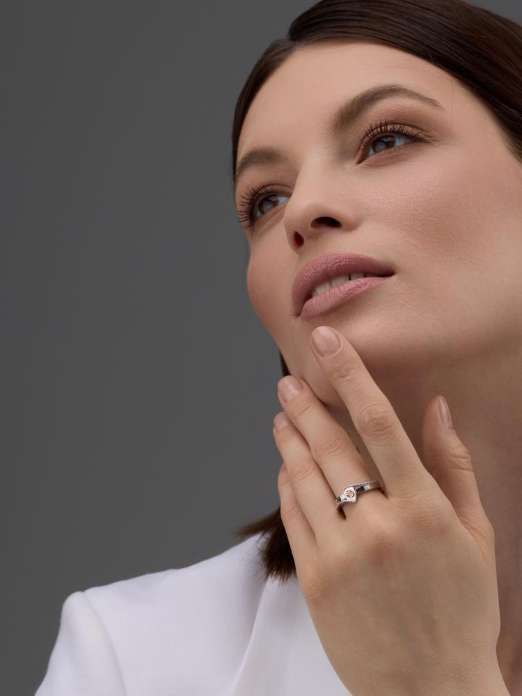 Кольцо из родированого серебра 925 пробы 01-4394/000Б-00 и бриллиантом