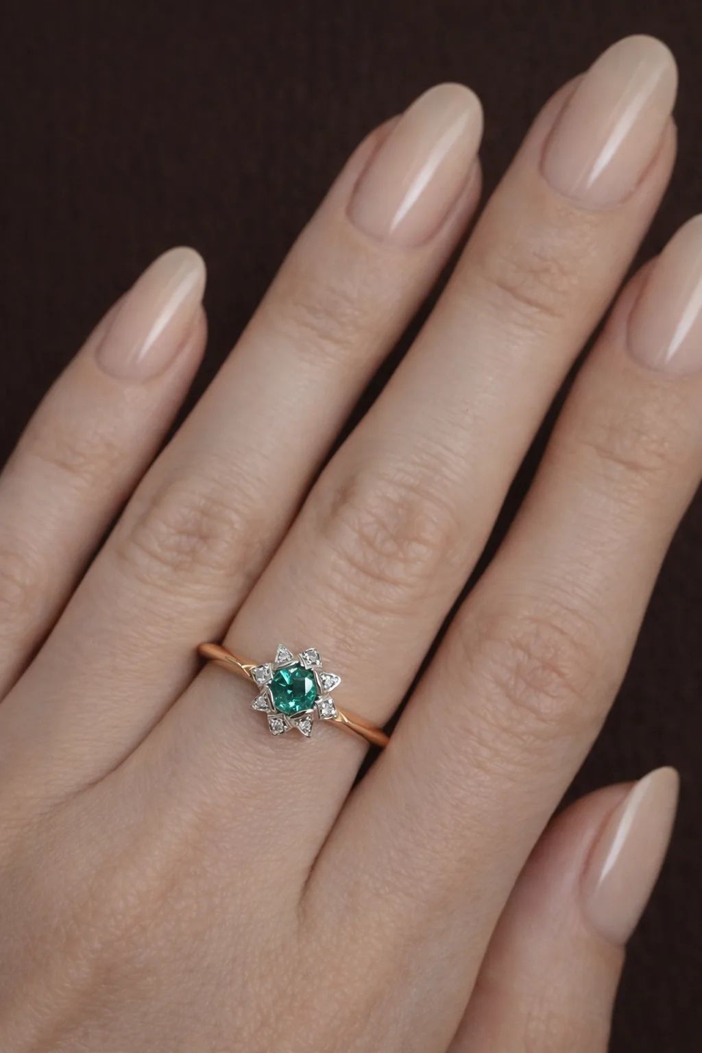 Кольцо из золота 585 пробы 1105688230 с изумрудом и бриллиантами