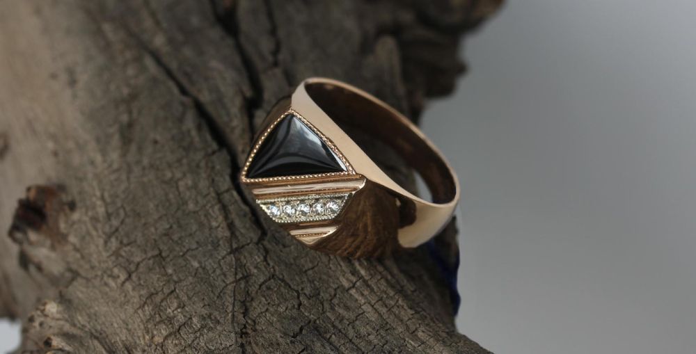 Какие украшения можно подарить мужчине?