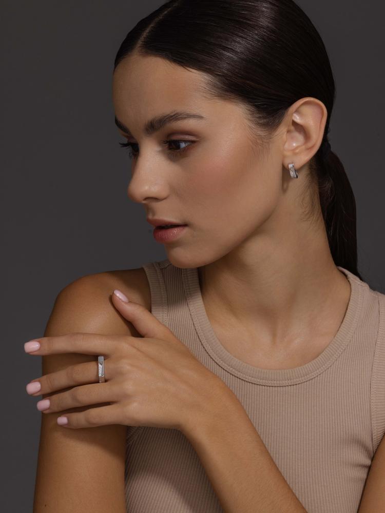 Кольцо из родированого серебра 925 пробы 01-4125/000Б-00 и бриллиантом