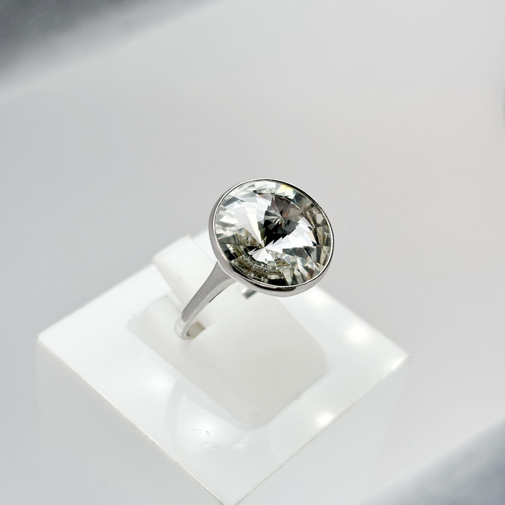 Кольцо из родированого серебра 925 пробы с6.67.01.200