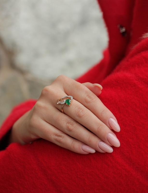 Кольцо из золота 585 пробы 178013 с изумрудами и бриллиантом