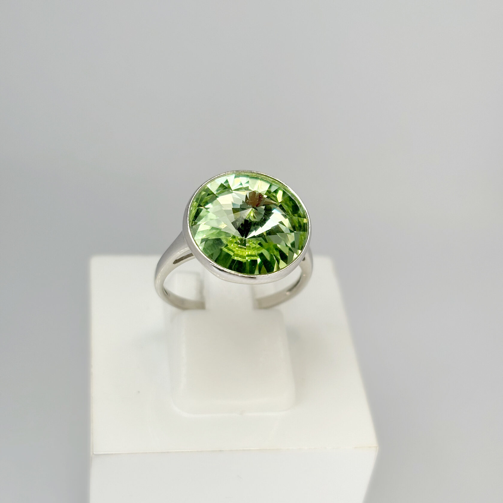 Кольцо из родированого серебра 925 пробы с6.67.01.204