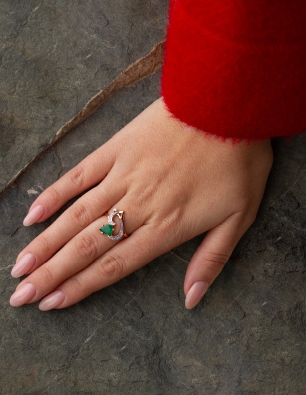 Кольцо из золота 585 пробы 178013 с изумрудами и бриллиантом