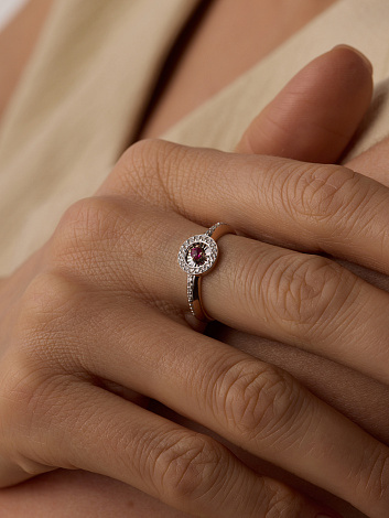 Кольцо из красного золота 585 пробы 17019-103 с рубином и бриллиантами