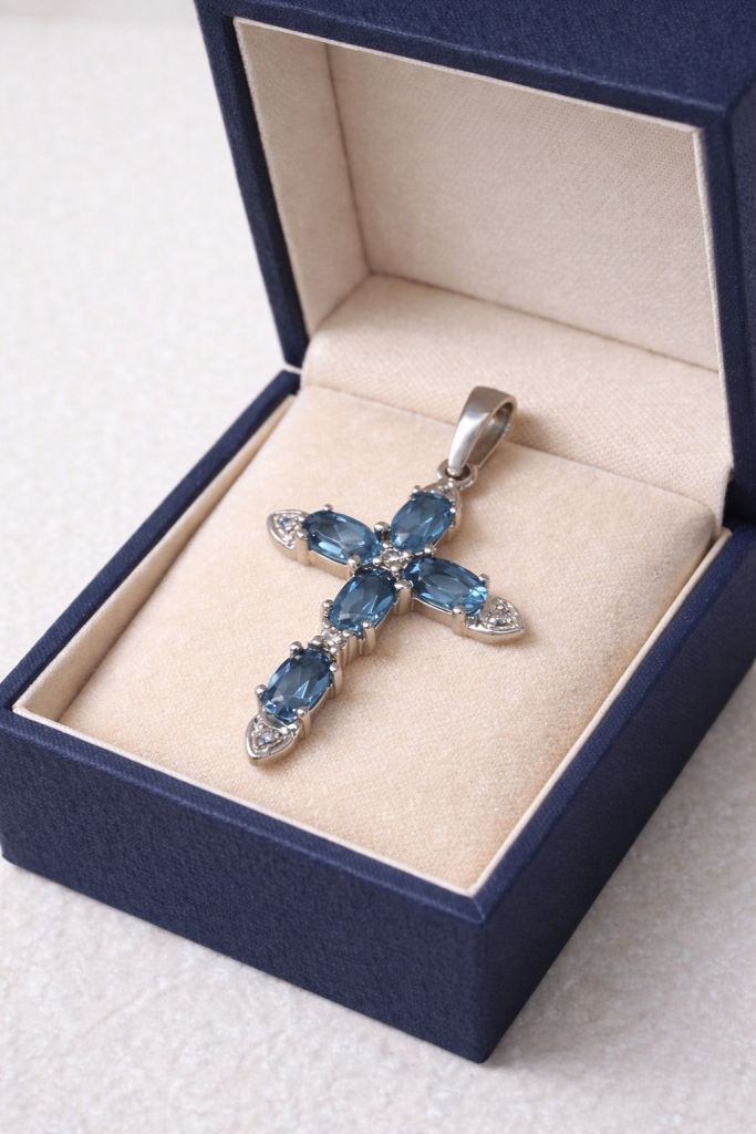 Крест из белого золота 585 пробы П10082тw с бриллиантами