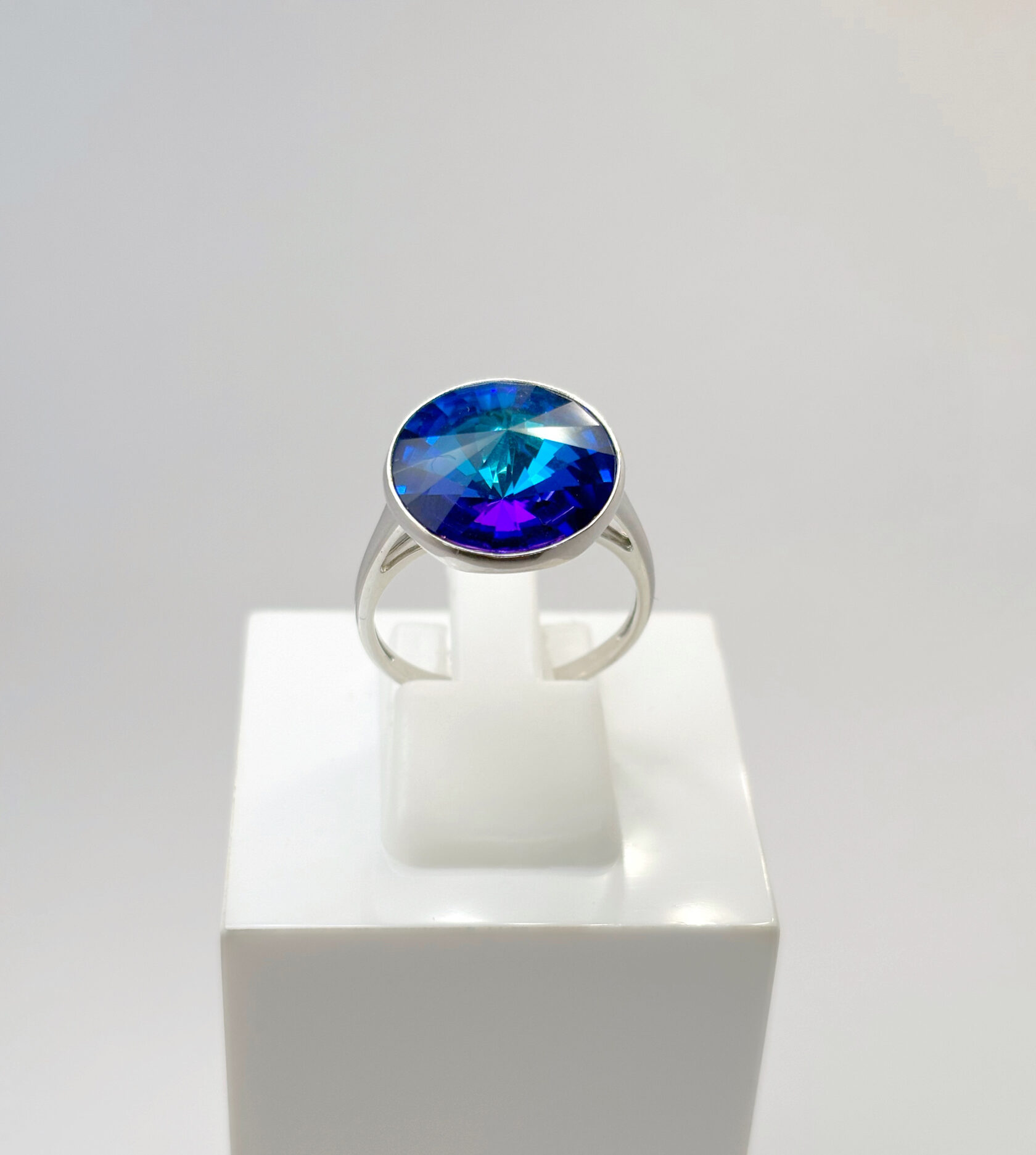 Кольцо из родированого серебра 925 пробы с6.67.01.218