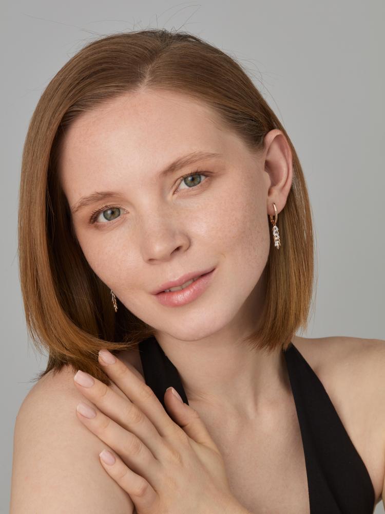 Серьги с английским замком женские из красного золота 585 пробы 24460-100 с бриллиантами