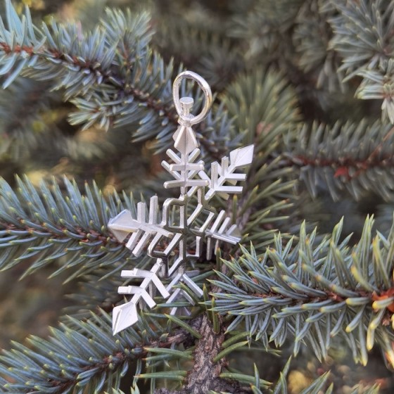 Сувенир из родированого серебра 925 пробы 8874 Снежинка малая