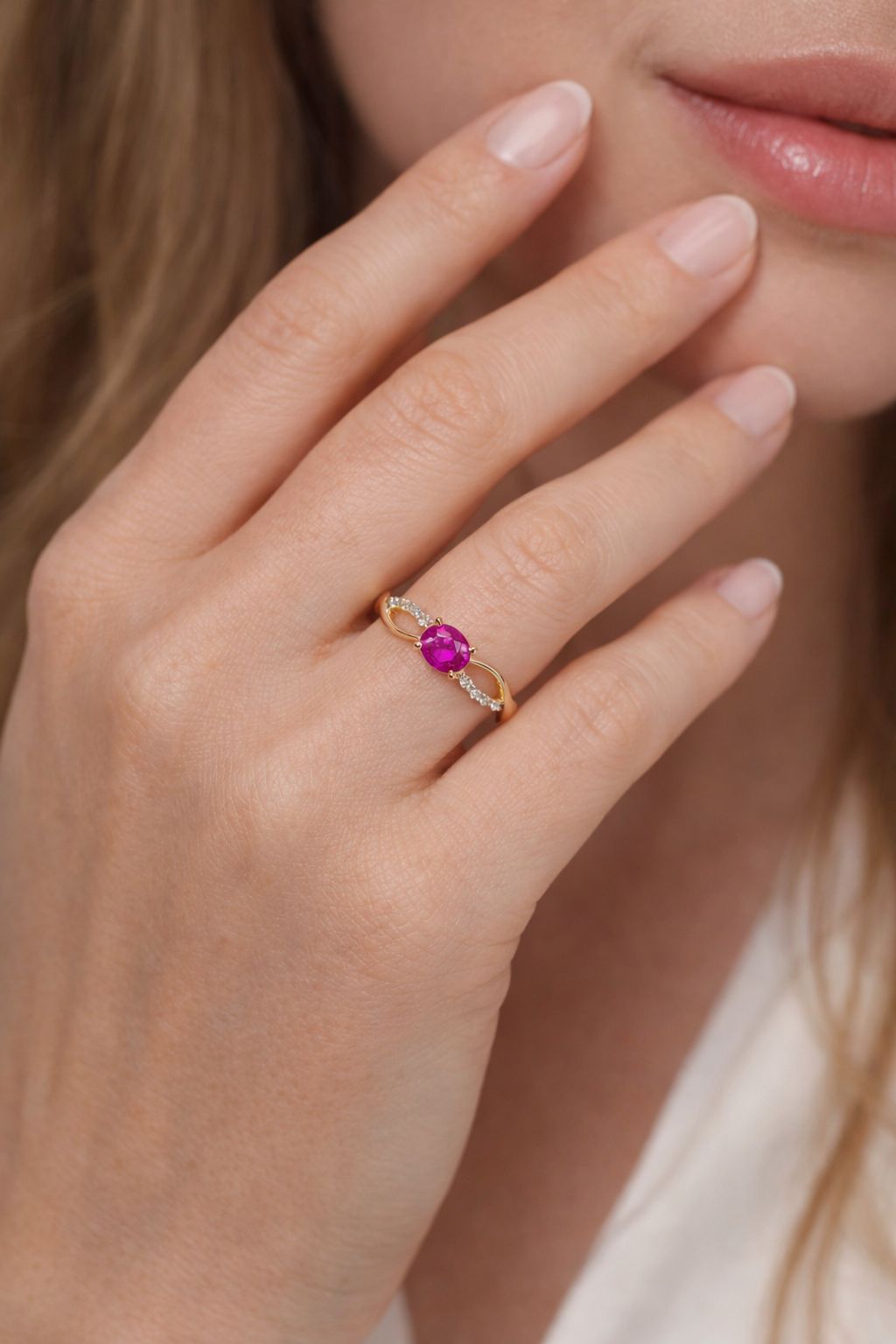 Кольцо из красного золота 585 пробы 11341-103 с рубином и бриллиантами