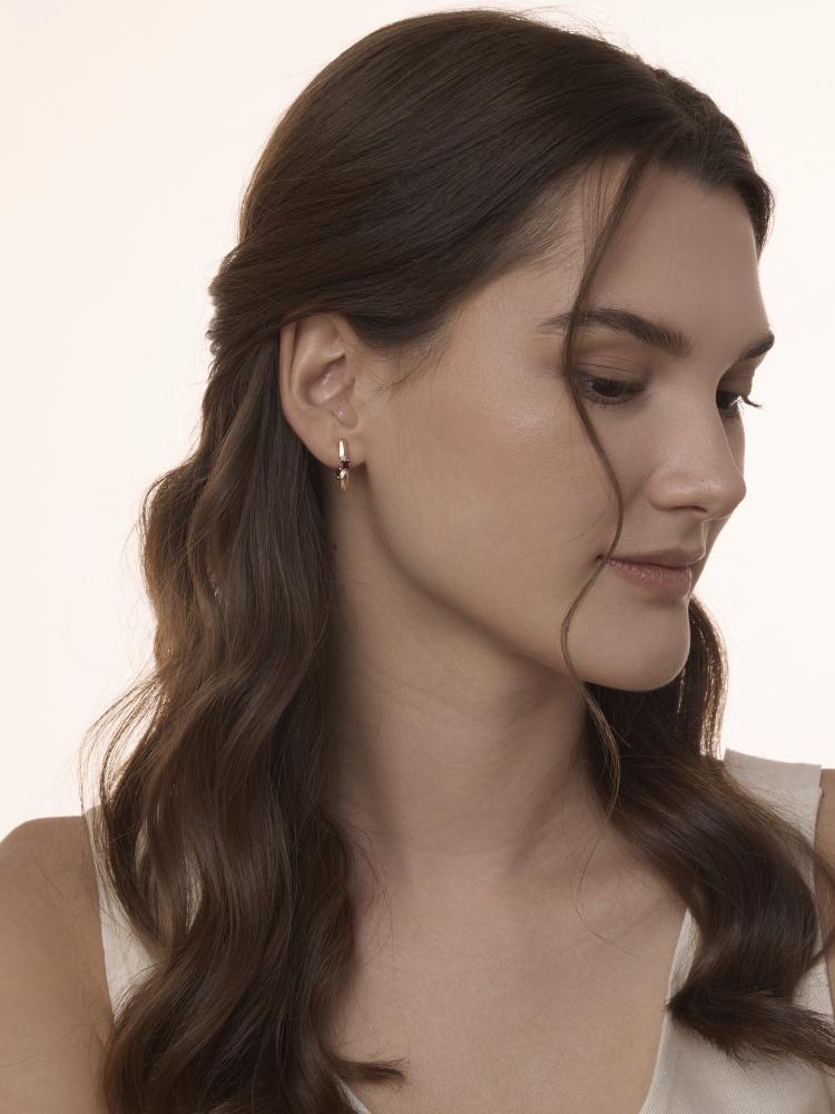 Серьги с английским замком женские из красного золота 585 пробы 26695-103 с рубинами и бриллиантами