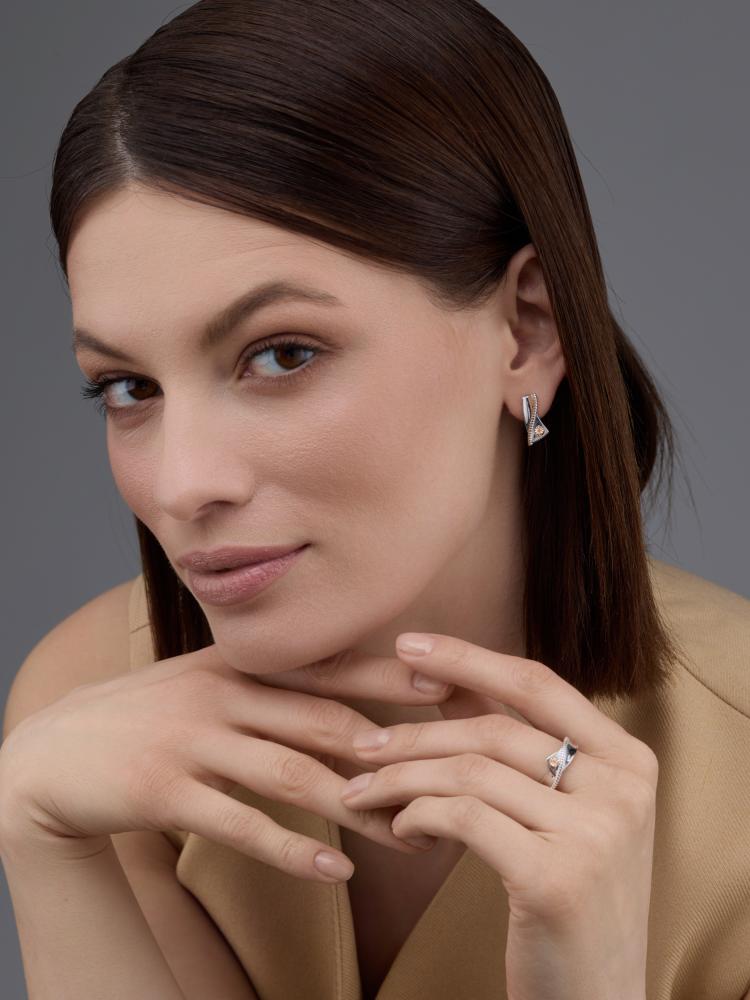 Кольцо из родированого серебра 925 пробы 01-4391/000Б-00 и бриллиантом