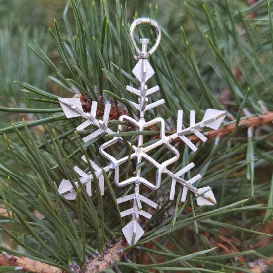 Сувенир из родированого серебра 925 пробы 8874 Снежинка малая