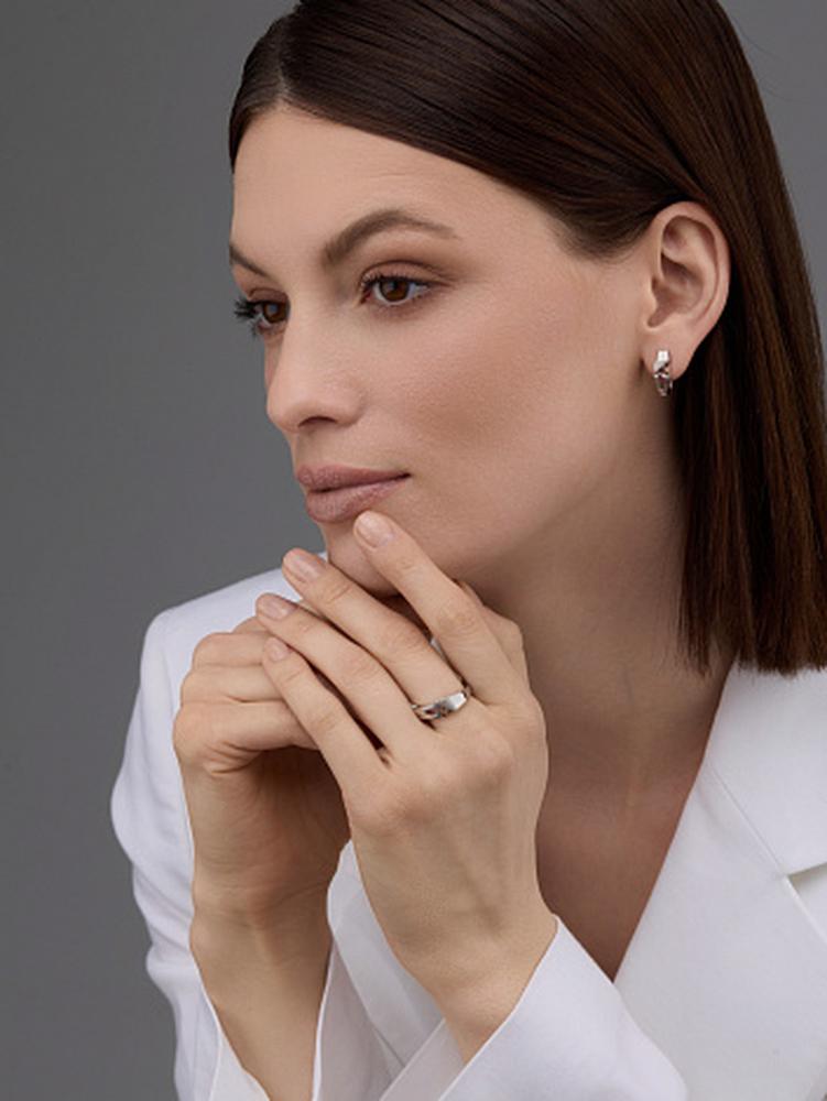 Кольцо из родированого серебра 925 пробы 01-4338/000Б-00 и бриллиантом