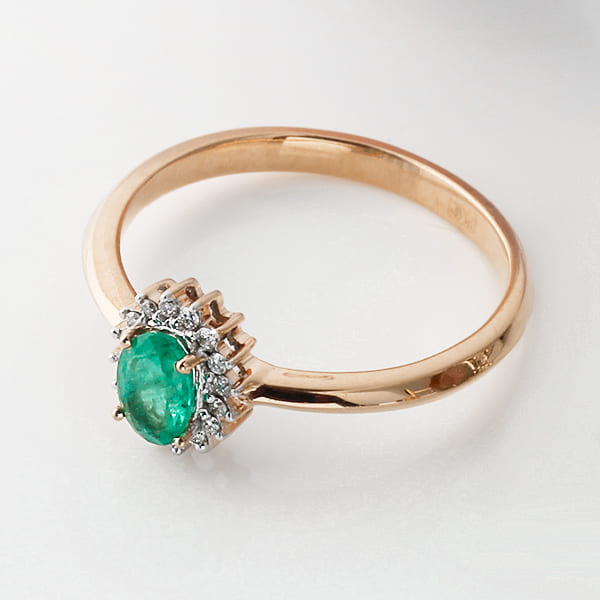 Кольцо из красного золота 585 пробы 190181148ЕМ с бриллиантами и изумрудом