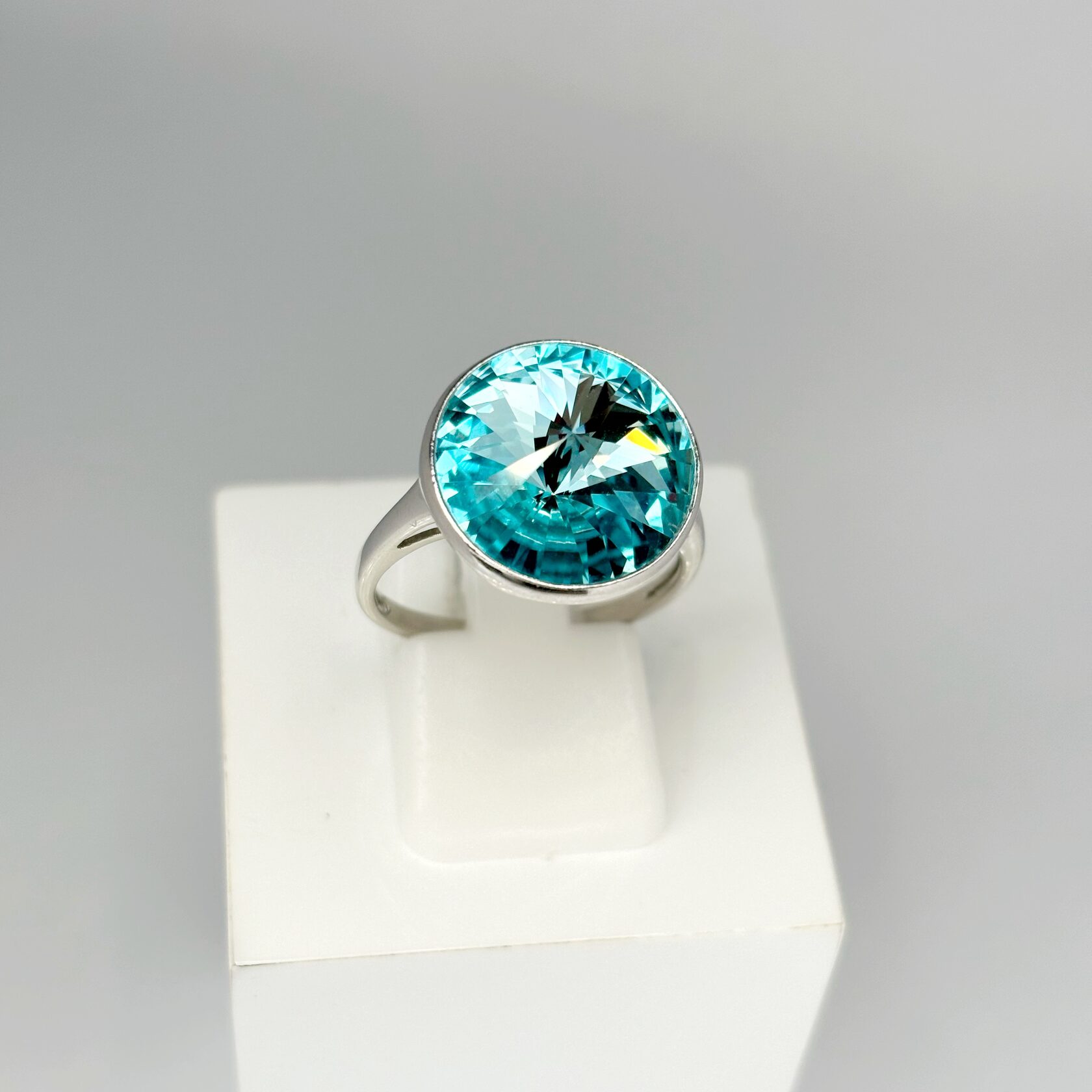 Кольцо из родированого серебра 925 пробы с6.67.01.201